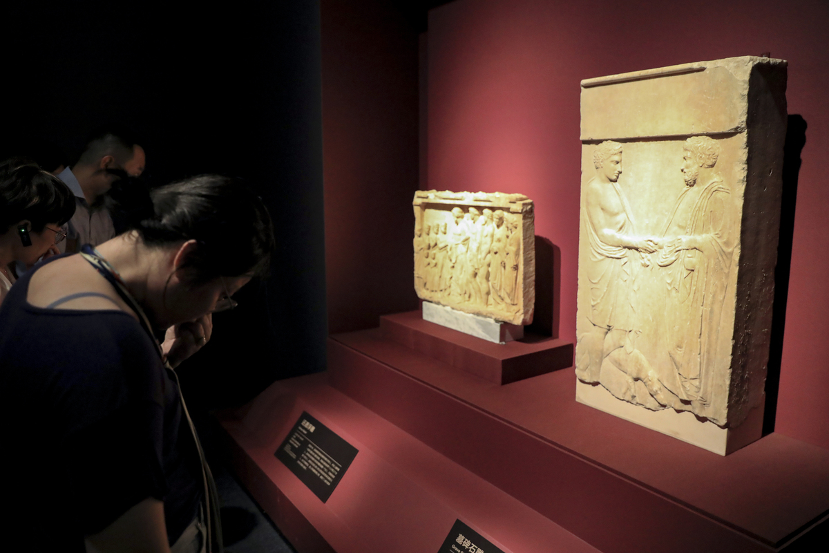 7月6日由山西省文物局指导太原市文物局、黄河寻根问祖文化联盟主办的万流同归——黄河流域根祖文化展在太原市晋祠博物馆开幕黄河流域7省区20余家文保单位的近百件组文物精品集中亮相展现黄河流域根祖文化。十字总结概括