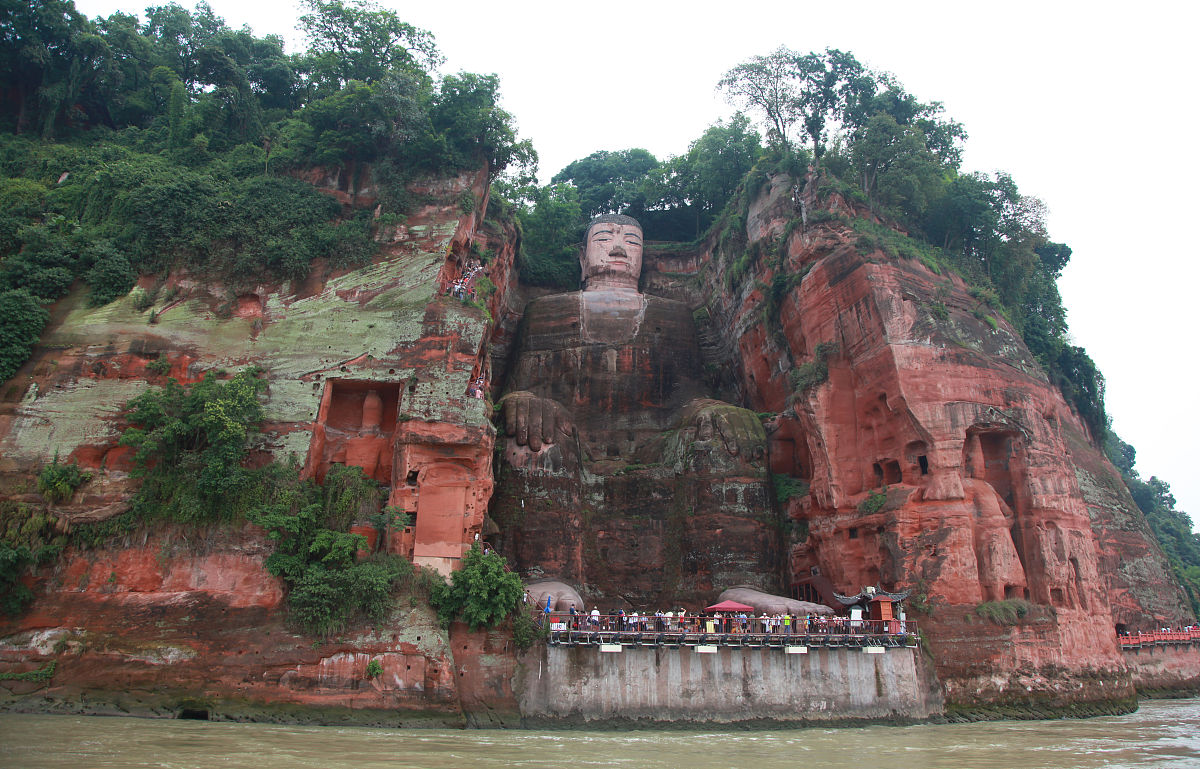 我五一假期打算和我的父母一起去乐山附近玩4天左右而且我们不想爬山你能给我做一份详细到出行应坐什么交通工具然后景区门票多少钱有具体游玩时间的行程规划吗？