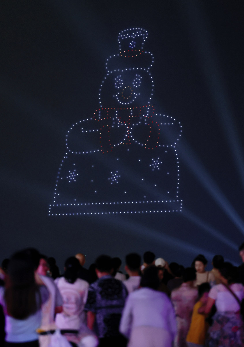 空影视界：无人机投影新纪元，打造沉浸式空中艺术体验