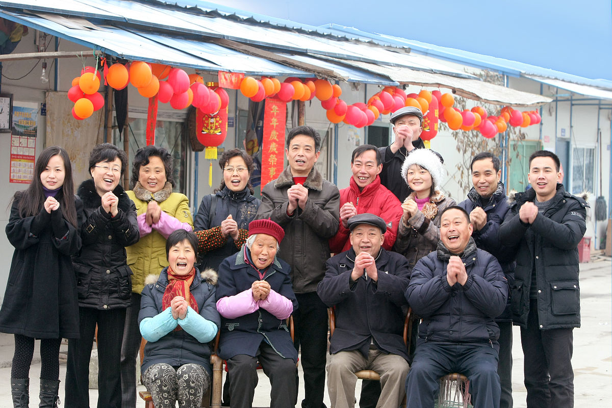 2009年春节,"恩人,你在哪里,我们给您拜年啦!"5·12大地震过后的第一