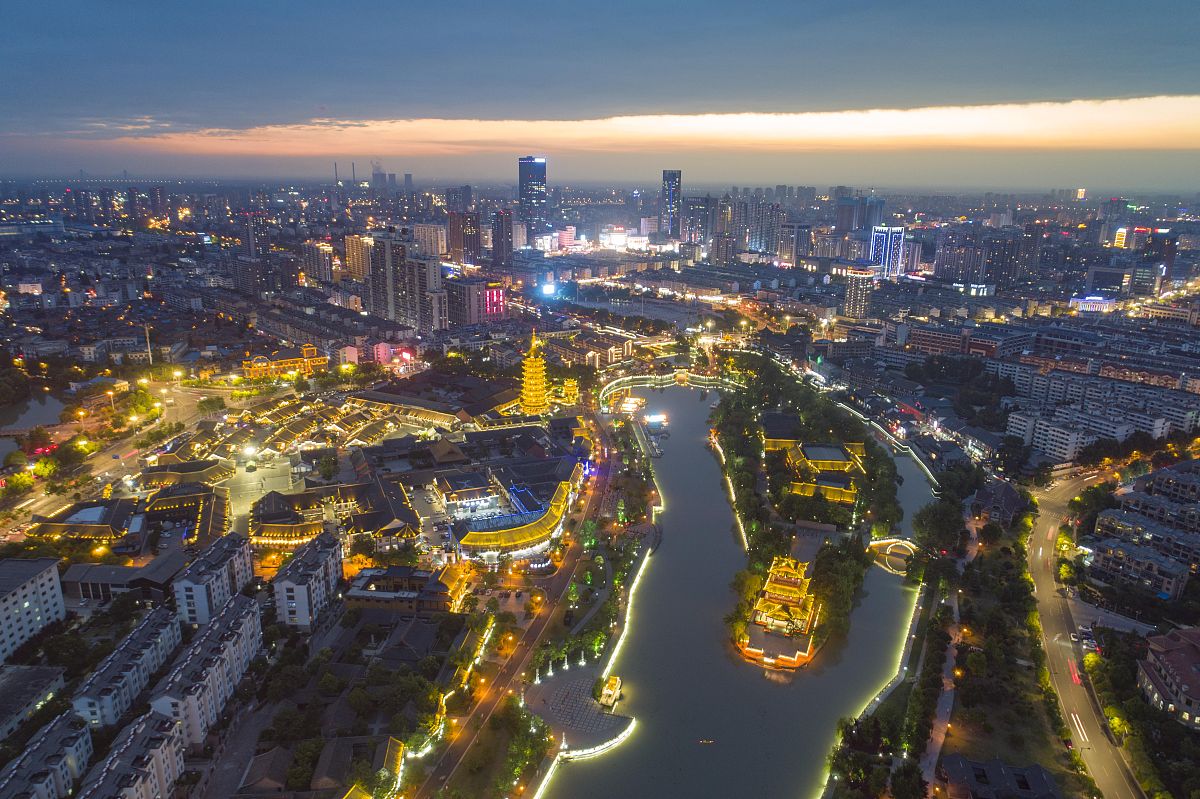 2020年6月10日,江苏淮安,傍晚时分,航拍里运河清江浦景区的美丽景色.