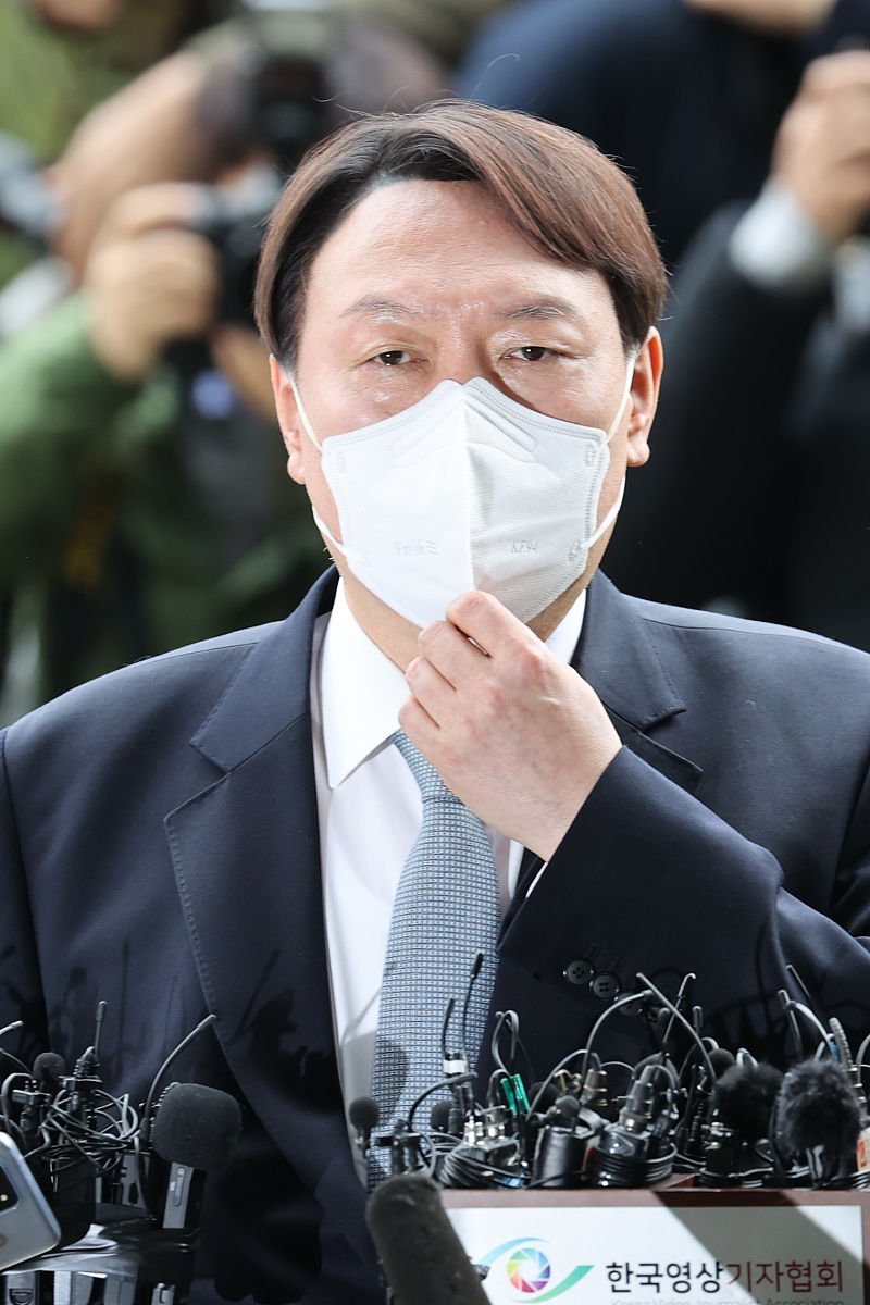 以我身边的法治故事为主题写一首诗歌。