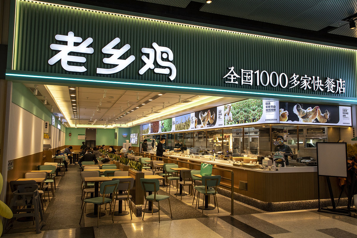 合肥老乡鸡运营模式深度解析：加盟、本地化与品牌营销