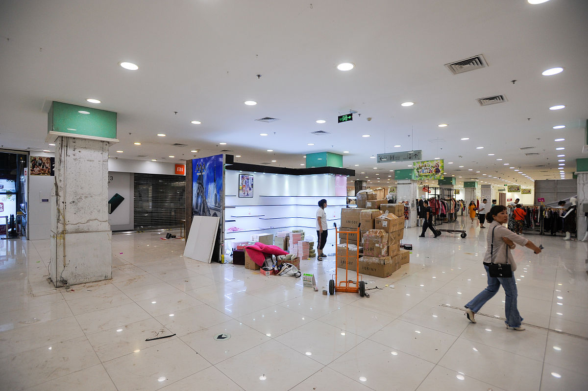 2019年6月30日,在辽宁鞍山站前商业区,新世界百货鞍山店.