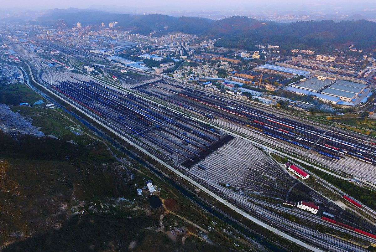 贵阳市2021年女生适合铁路学校吗