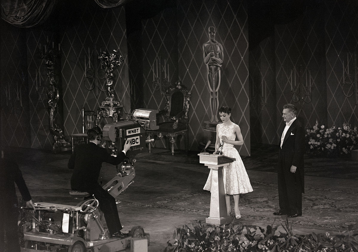 奥黛丽赫本与查理卓别林：家庭、性格、贡献的多维度比较