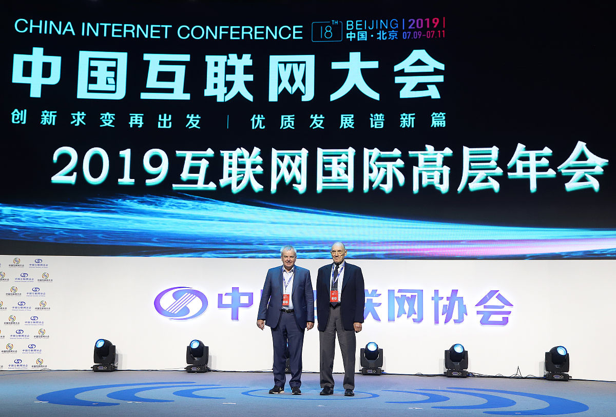 邓稼先结合其伟大生平事迹体现了哪些《思想道德与法治》书中知识点类似心得或议论文形式不少于800字