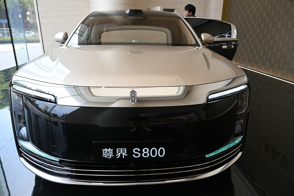 我在参加一个活动要求如下：内容要求1 带话题#埃安2023春夏新品发布#和#AION Y Plus 610km版售价1438万#内容要求2 内容围绕埃安4月再下狠手选择新车上市、政策解读、产品价值、行业拔高等不同方向进行解读。内容要求3 配图必须出现埃安4月政策图一张带话题#2023款 AION S Plus 3月31日上市#内容要求4 内容正面向禁止出现品牌产品负面内容；内容必须原创禁止搬运抄袭