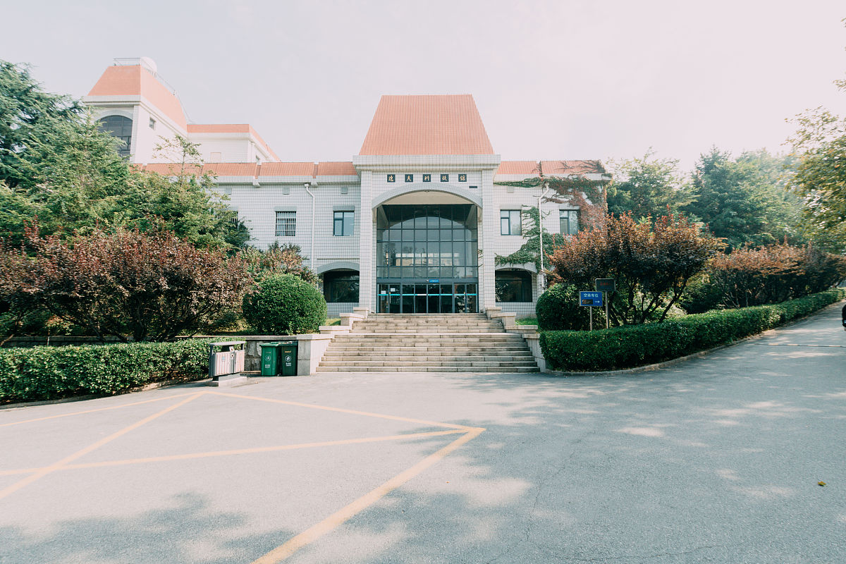 2017年10月19日,青岛,中国海洋大学,鱼山校区校园风光.