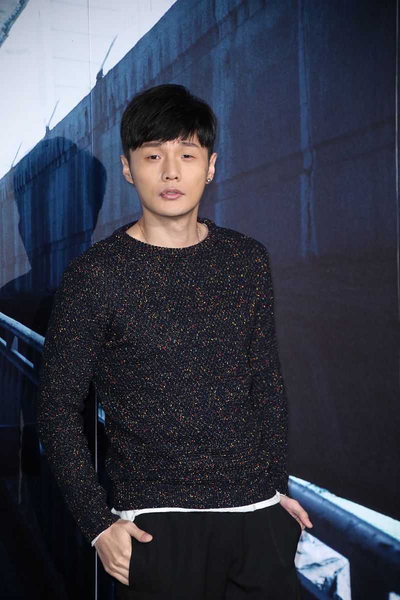 李荣浩 - 中国流行音乐才子，深情嗓音唱出动人旋律