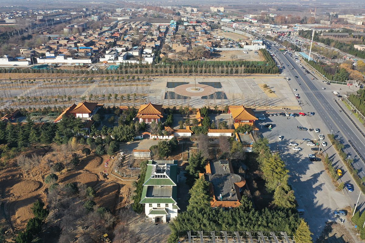 河南省洛阳是一座有着 5000多年文明史、4000多年城市史、1500多年建都史的古城文化底蕴深厚历史上曾有 13 个王朝在洛阳建都洛阳还是华夏文明的发祥地之一、丝绸之路的东方起点拥有丰富的自然资源。近些年随着我国经济的快速发展旅游业也迅速发展旅游业在国民消费中的占比越来越高。洛阳拥有丰富的旅游资源洛阳的旅游业虽然近几年的发展趋势较好但在旅游业发展过程中仍存在一些问题如旅游产品不足、旅游基础设施落