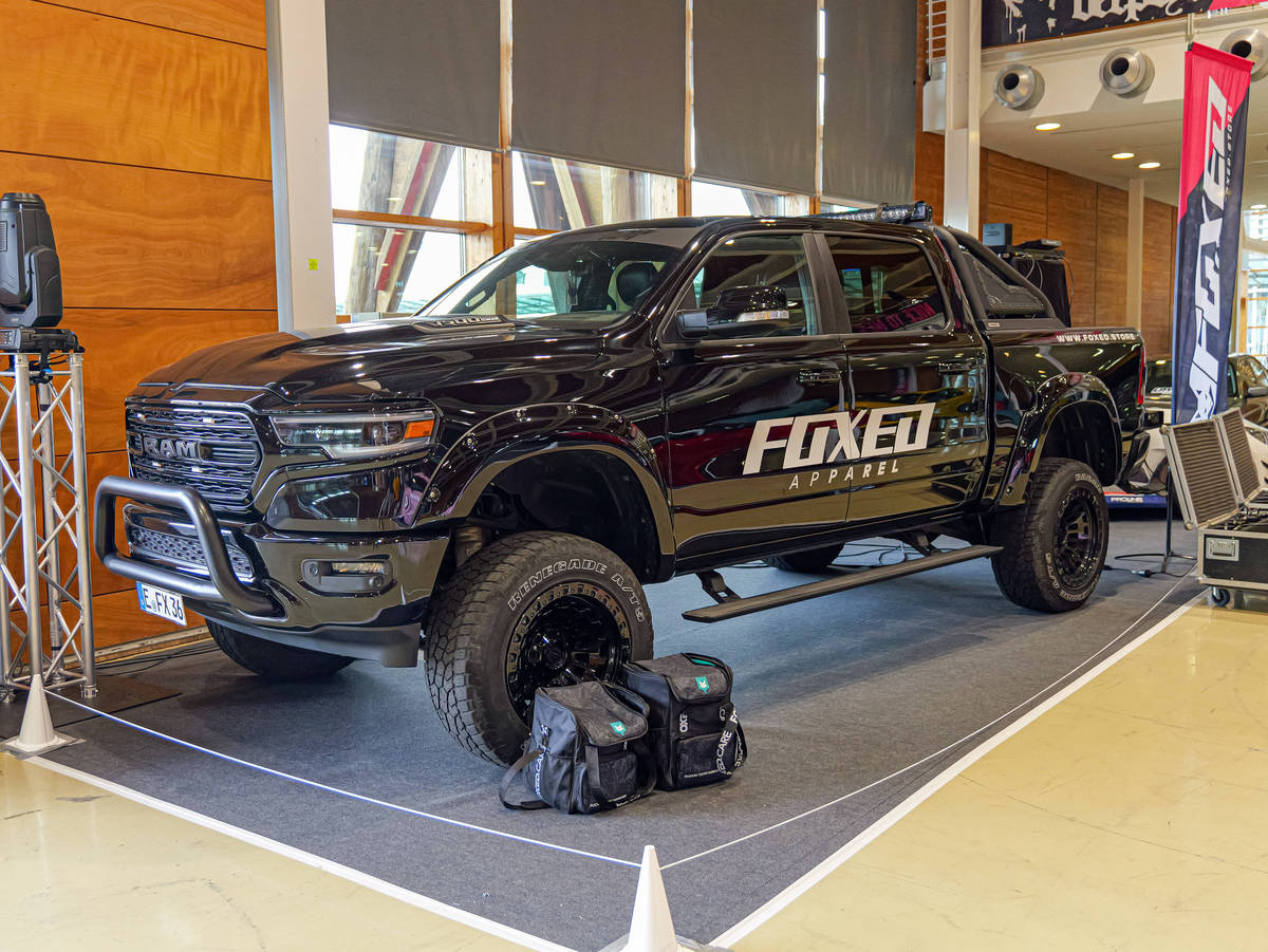 丰田坦途皮卡：是汽车还是大象？5分钟带你了解这款'巨无霸'！