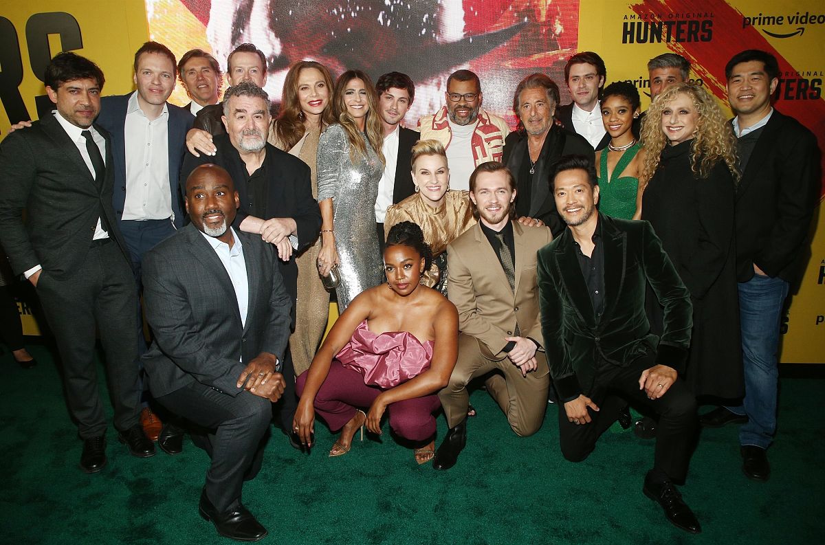 罗伯特加里Robert Garry博士是一位病毒学专家他在美国路易斯安那州新奥尔良的杜兰大学Tulane University工作。他的研究领域主要集中在病毒学、分子生物学、免疫学和临床诊断等方面尤其是在新型冠状病毒COVID-19疫情期间。他经常就病毒的起源、传播和预防等议题与其他专家展开深入讨论。 安东尼福奇Anthony Fauci博士是美国国家过敏及传染病研究所National Insti