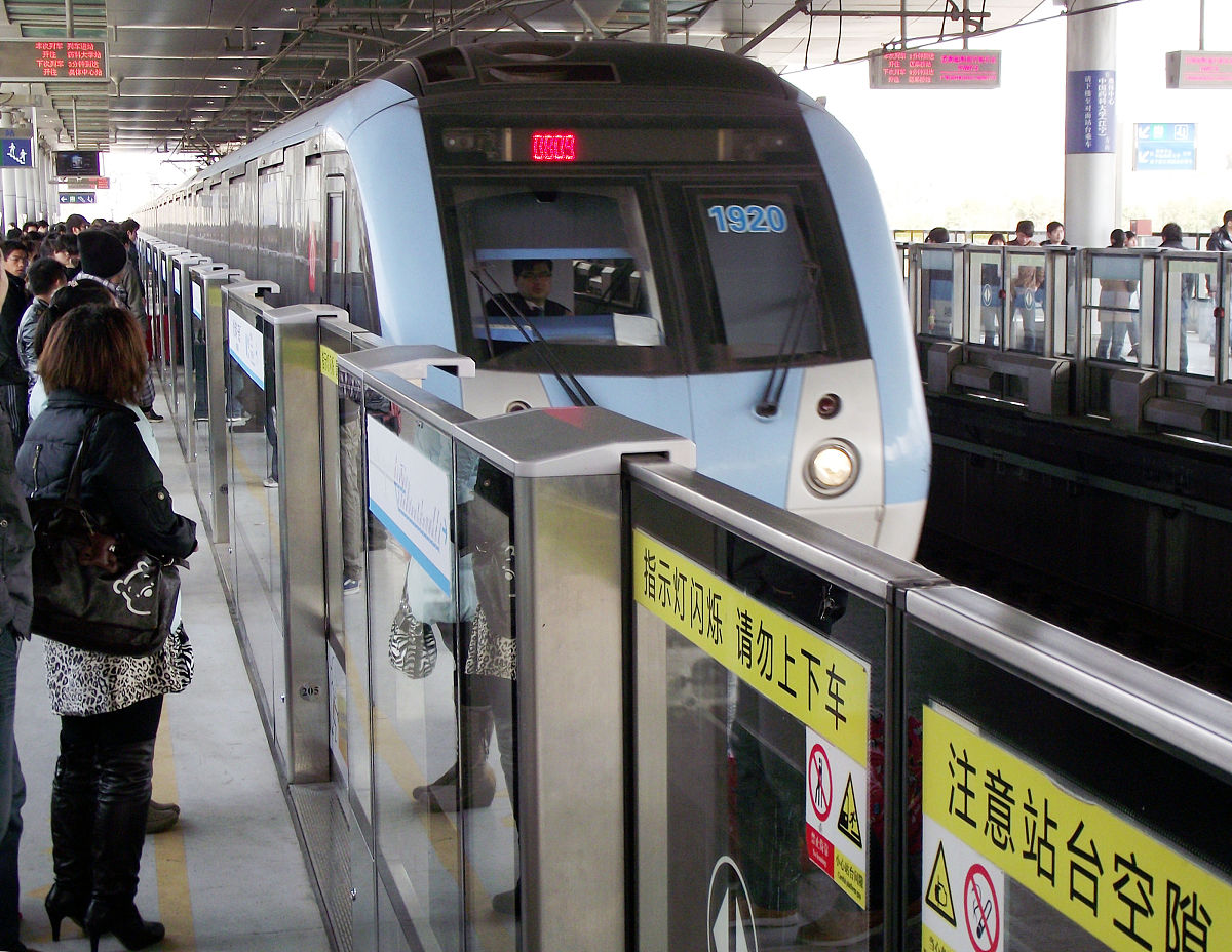 乘客如遇地铁停电别紧张!用发