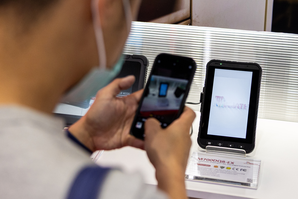 Mobile Phones on Campus: Benefits, Challenges, and Solutions