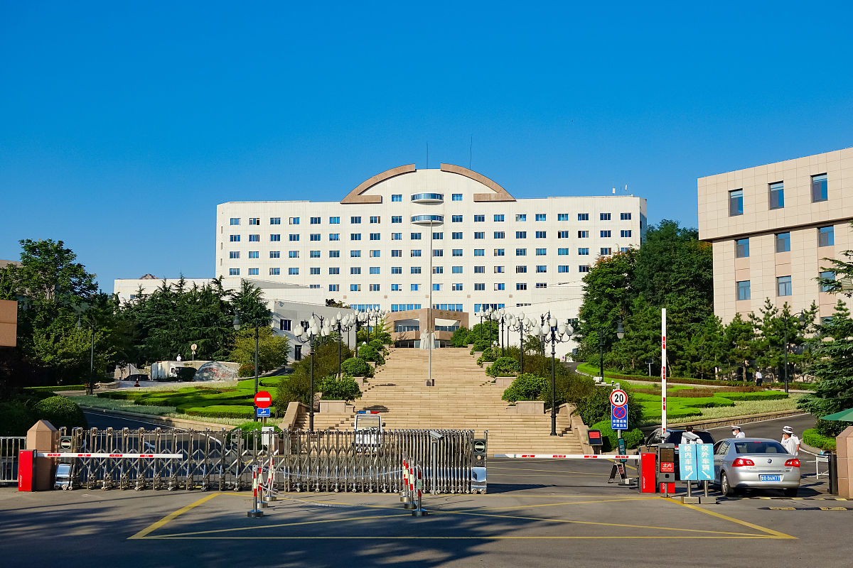 吉林省经济管理干部学院是公办还是民办学校？