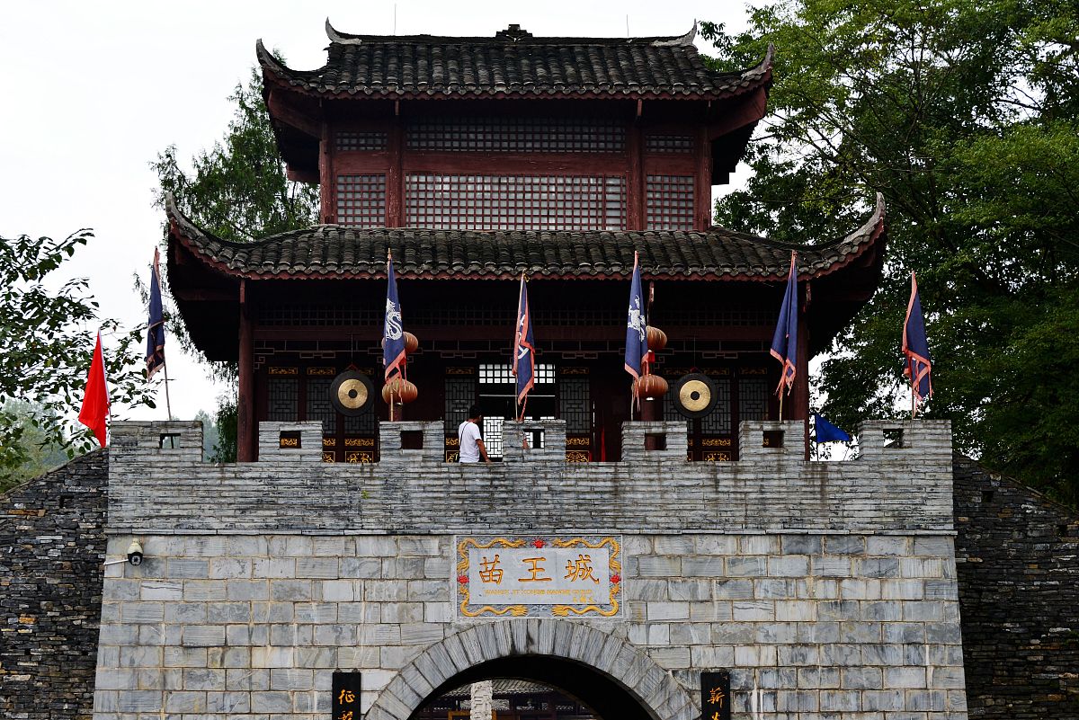 关于铜仁建筑施工总承包二级资质怎么新办内容详细一点字数