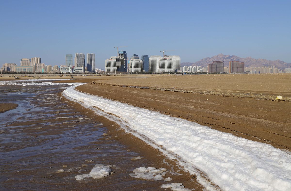 前湾新区新材料产业以高性能金属材料、高性能磁性材料、膜材料、炭纤维及特种纤维、生物高分子材料等细分产业帮我设计前湾新区新材料产业上下游分析的功能。