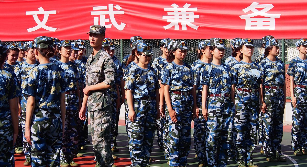 西安科技大学军训文艺汇演精彩呈现，青春活力与军人风采尽显