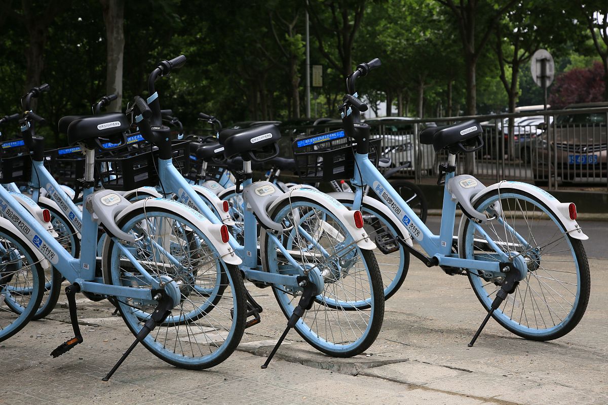 哈啰单车定位技术揭秘：GPS、北斗、基站定位器全解析