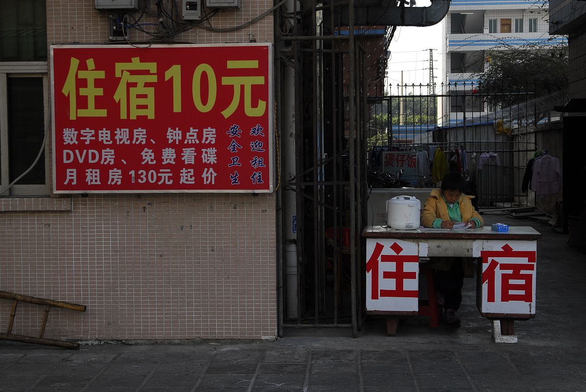 东莞长安沙头社区租商铺多少钱一个月有没有入场费 用300字描述