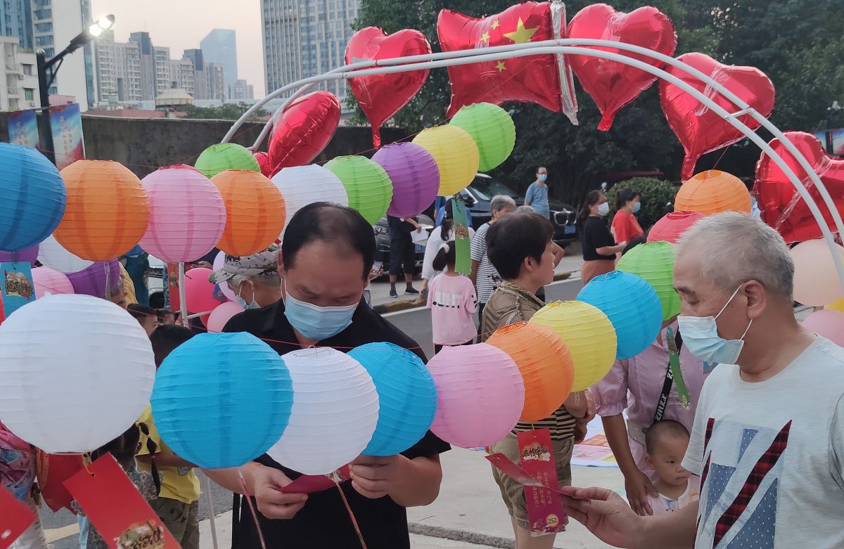 中秋国庆双节校园活动！创意游戏，诗词竞赛，丰厚奖品等你拿！