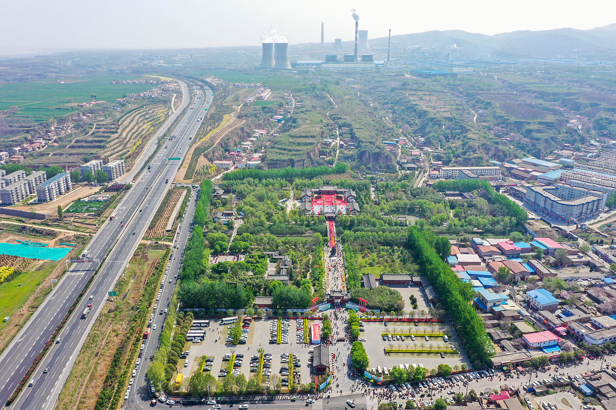 帮我写一份关于巩义市杜甫故里景区智能引导机器人外观设计的本科毕业论文 五千字