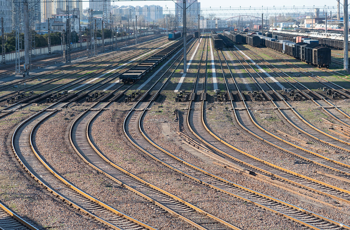 四纵四横铁路网：毕业生的机遇与挑战