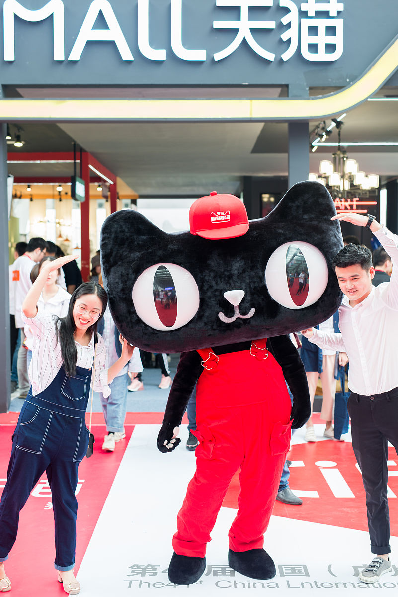 2018年3月18日,广州,展览现场吸引了众多市民和商家参观.