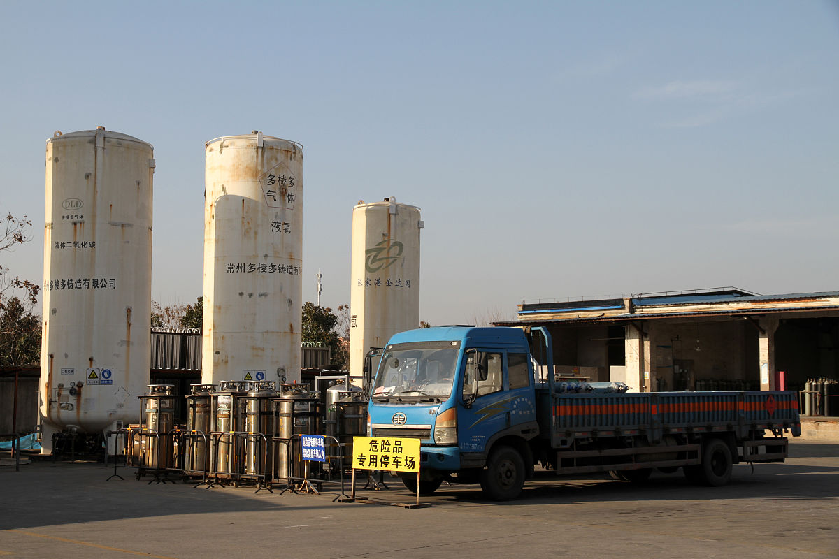 化工园区危险品运输车辆停车场建设标准分几种级别?一类主要指哪些? 化工园区危险品运输车辆停车场建设标准分几种级别?一类主要指哪些?