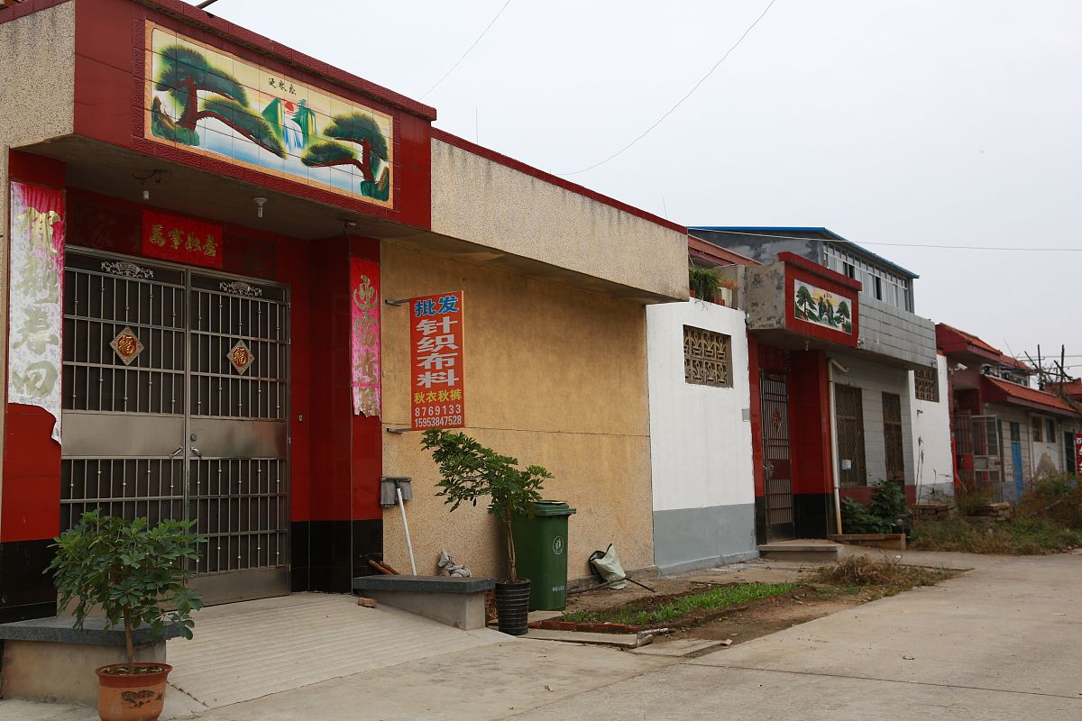 中兴镇高楼房村新村新建村办工室，提升社区管理水平