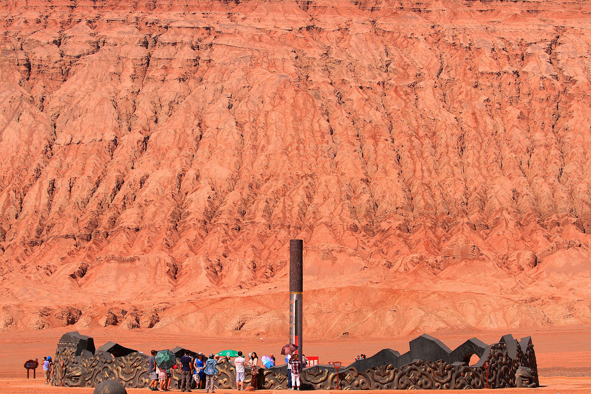 火焰山之旅：感受大自然的炙热与神秘