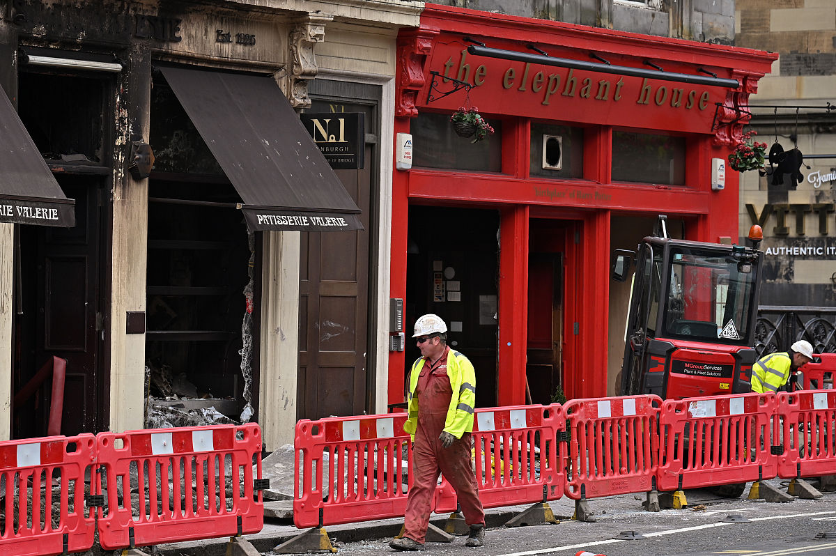 如何写两章内容？你需要提供更多信息！