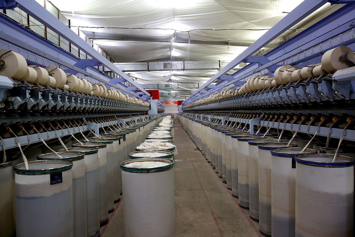 新疆纺织品公司发展机遇：市场、人力、政策、地理、技术