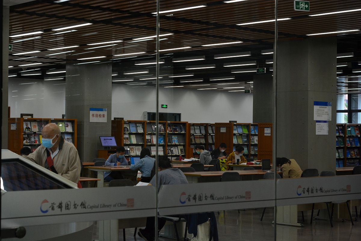 首都图书馆参考咨询服务再创新高，为读者提供全面支持