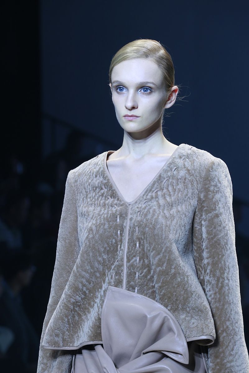 帮我改一首诗：浪漫主义情怀的诗歌改写