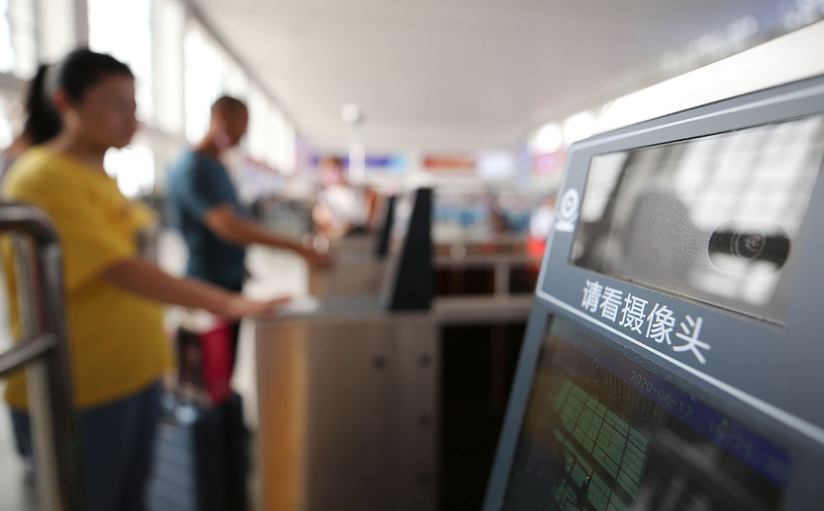 高铁人脸识别验票：缓解检票压力，提升出行体验