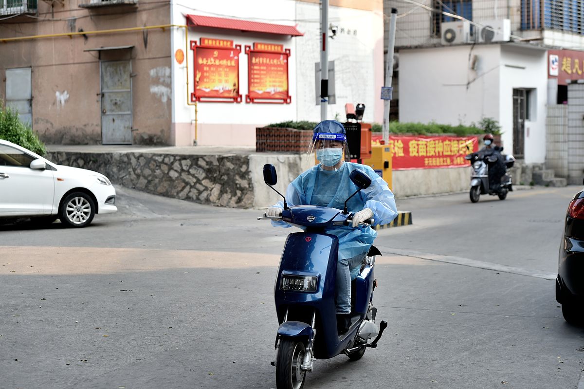 写一篇佛山市电动摩托车政策执行过程中明确政策执行范围的对策与建议。