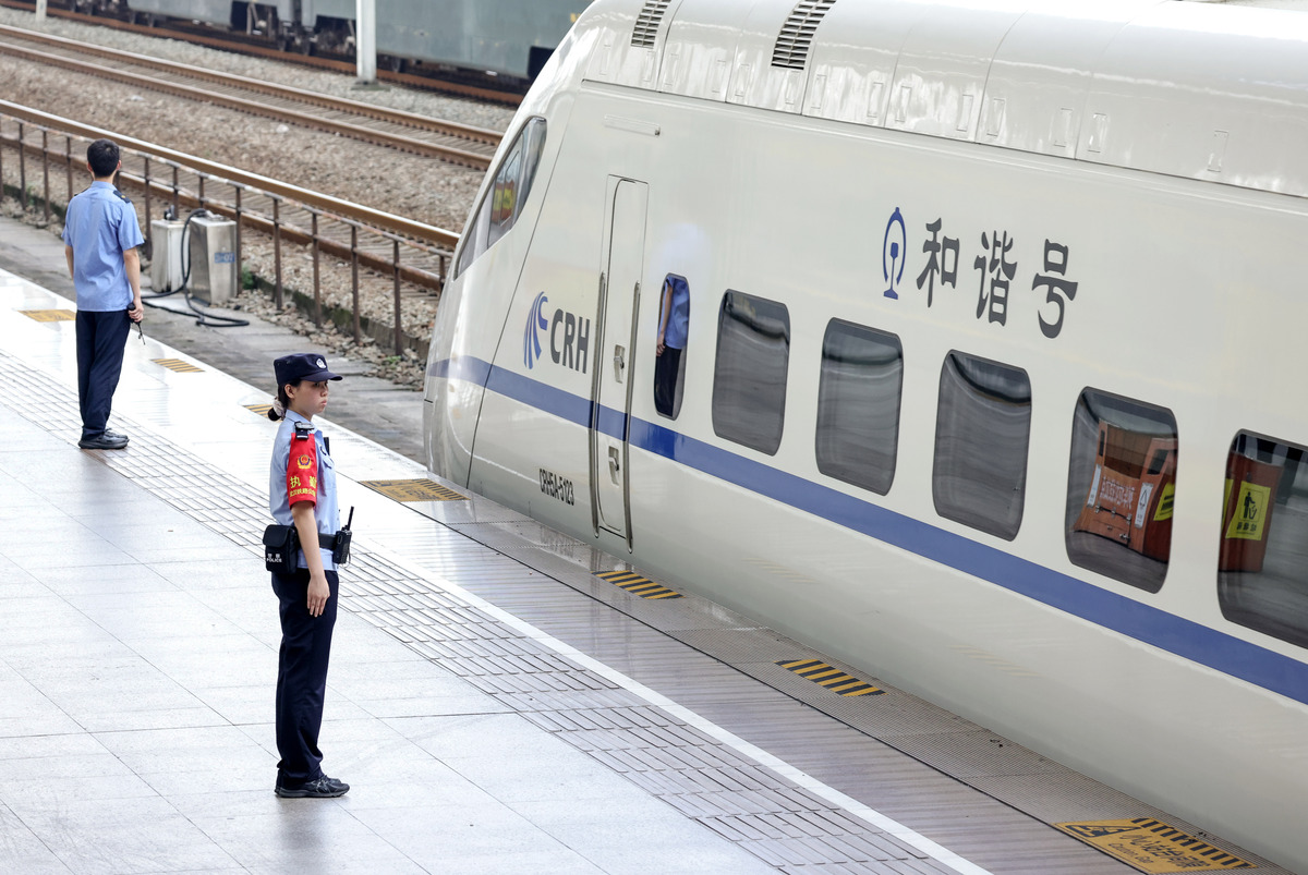 广深加开进京高铁动卧，成都铁路学校高峰期车票售罄