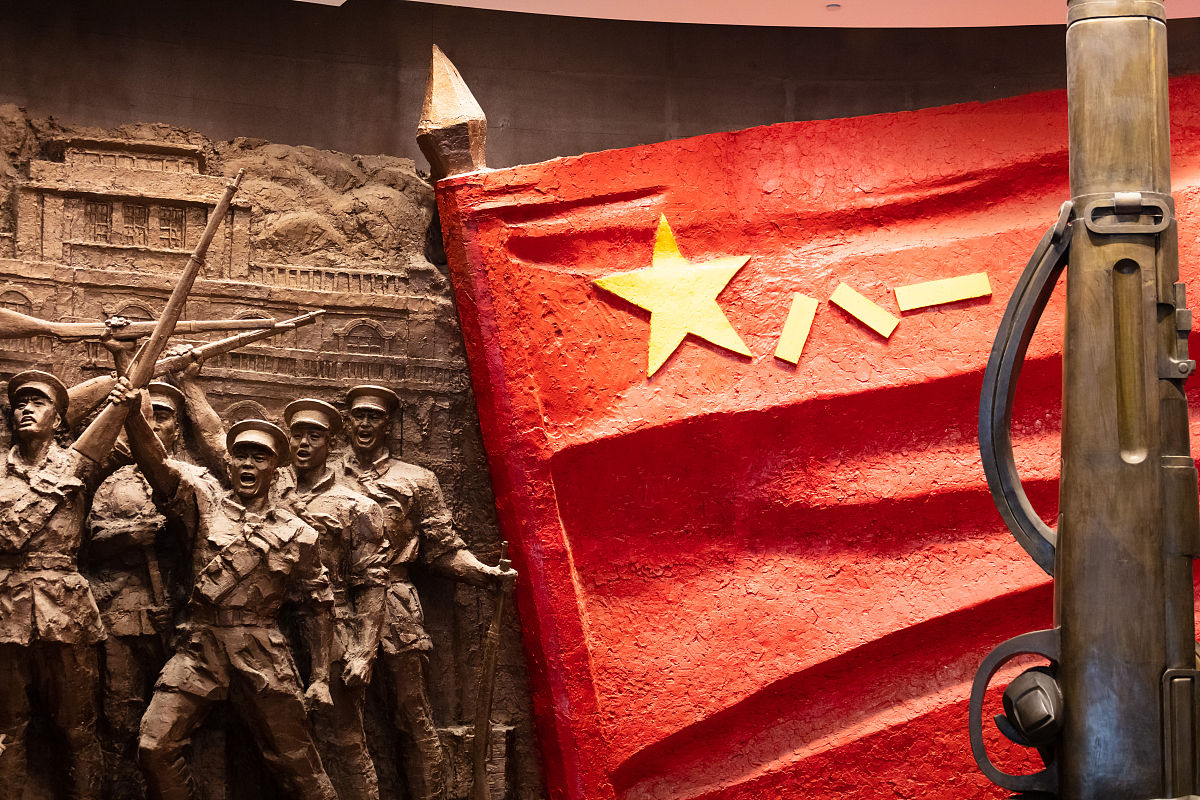 传承红色基因，展望军工未来：以外公军工人生为镜