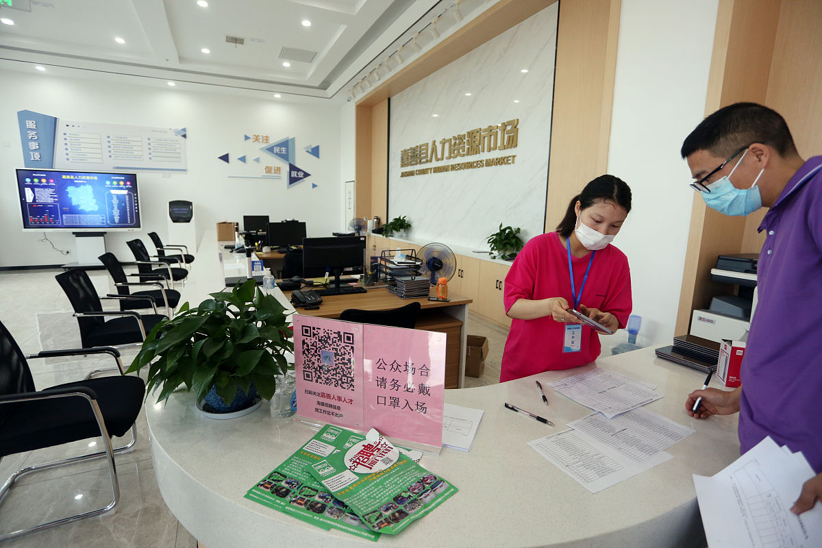 总体而言近三年来实兴物业在集团领导和街道的支持下通过投入资金在12345未诉先办、为民办实事、创城和疫情防控等工作上取得了显著成效。这些努力不仅使居民获得了更好的物业管理服务也为社区和城市的发展做出了积极贡献。
