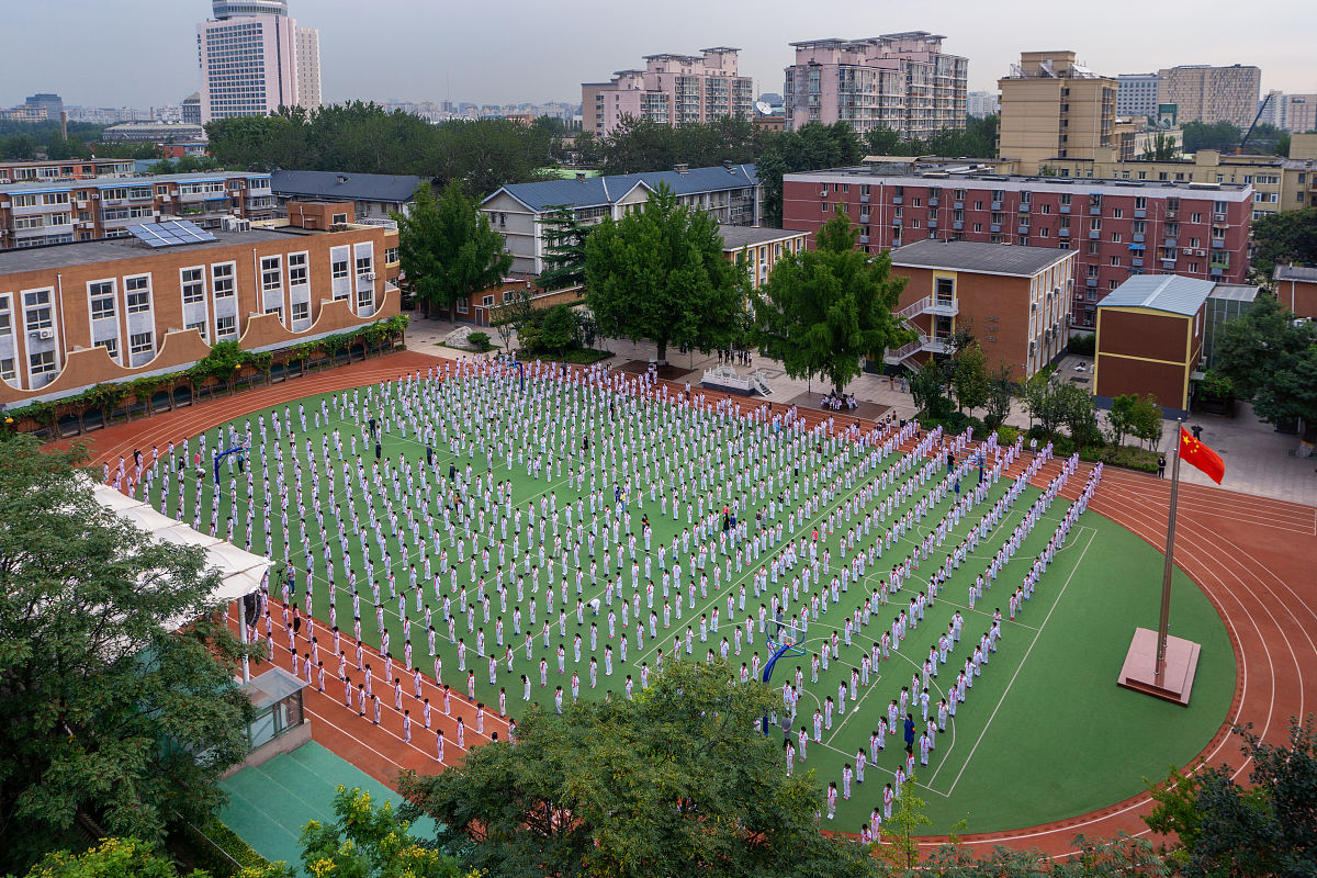 2020年9月21日,周一,北京首师大实验小学举行升旗仪式.