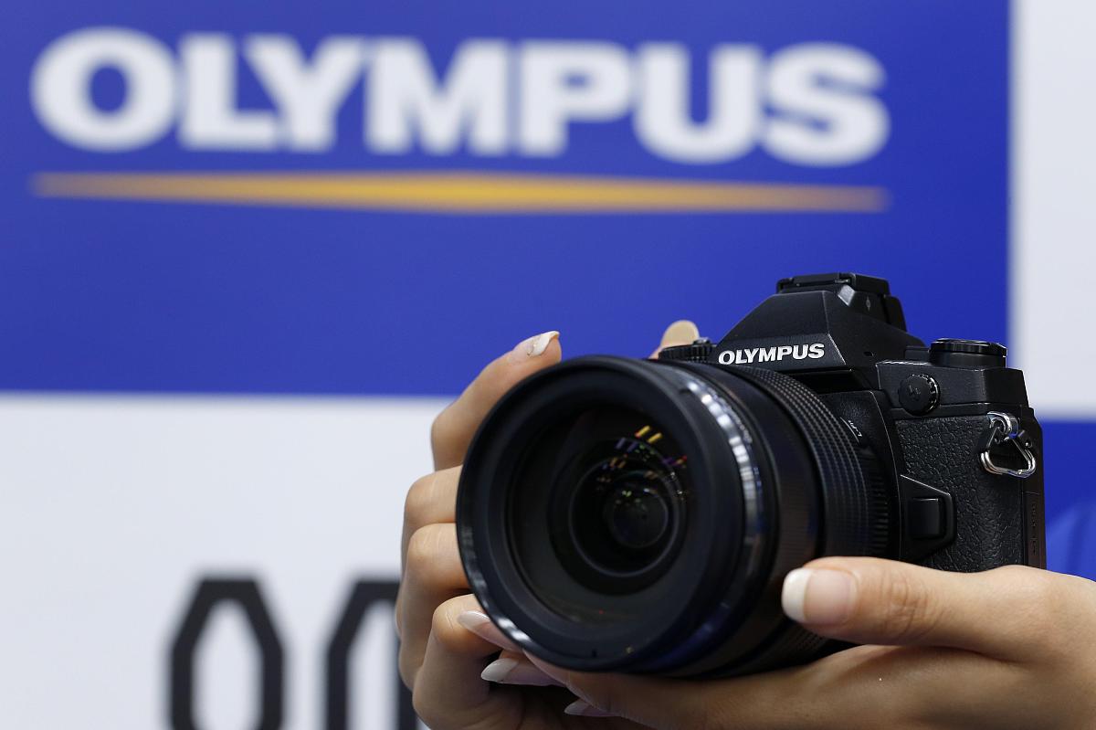 奥林巴斯<strong>资料</strong>图.a model holds olympus corp.
