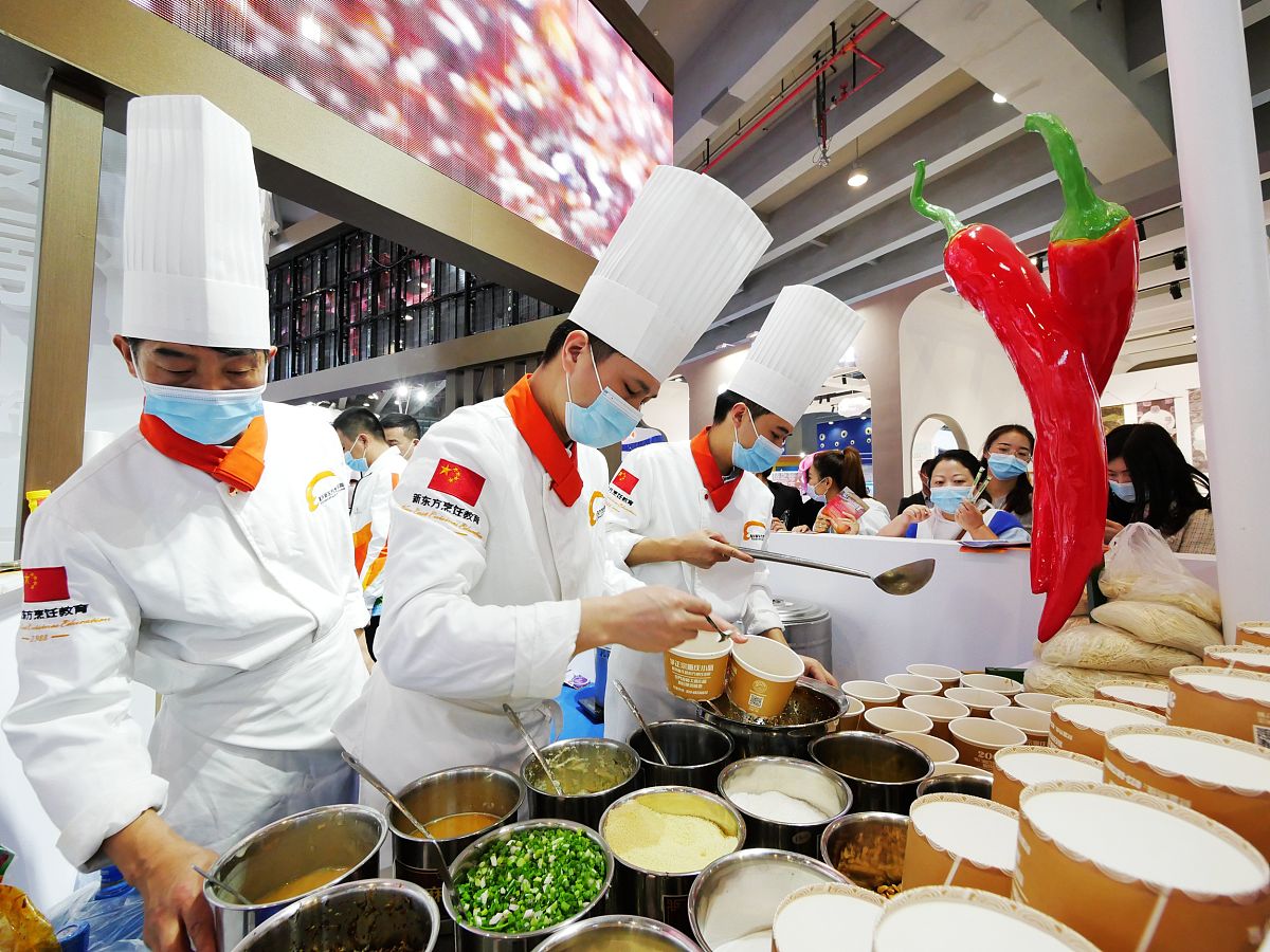 成都五月花高级技工学校西式烹饪专业怎么样？ - 课程设置、师资、就业前景全方位解析