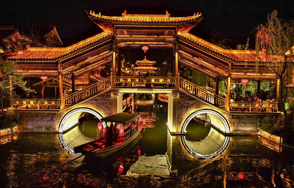 自贡影视艺术学校2019年中职中专招生简章 | 培养影视艺术人才的摇篮