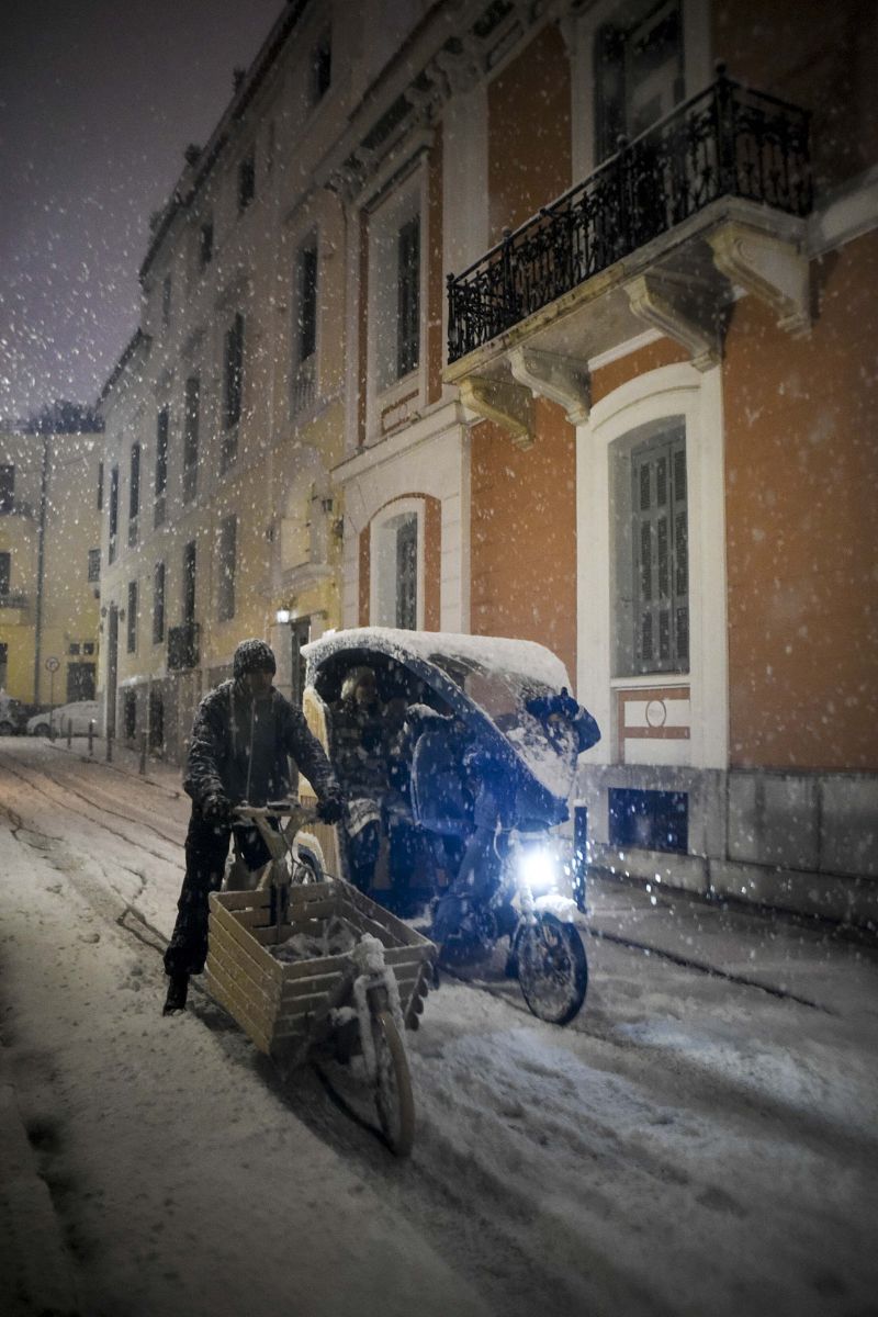 Hub Center: Translation into English