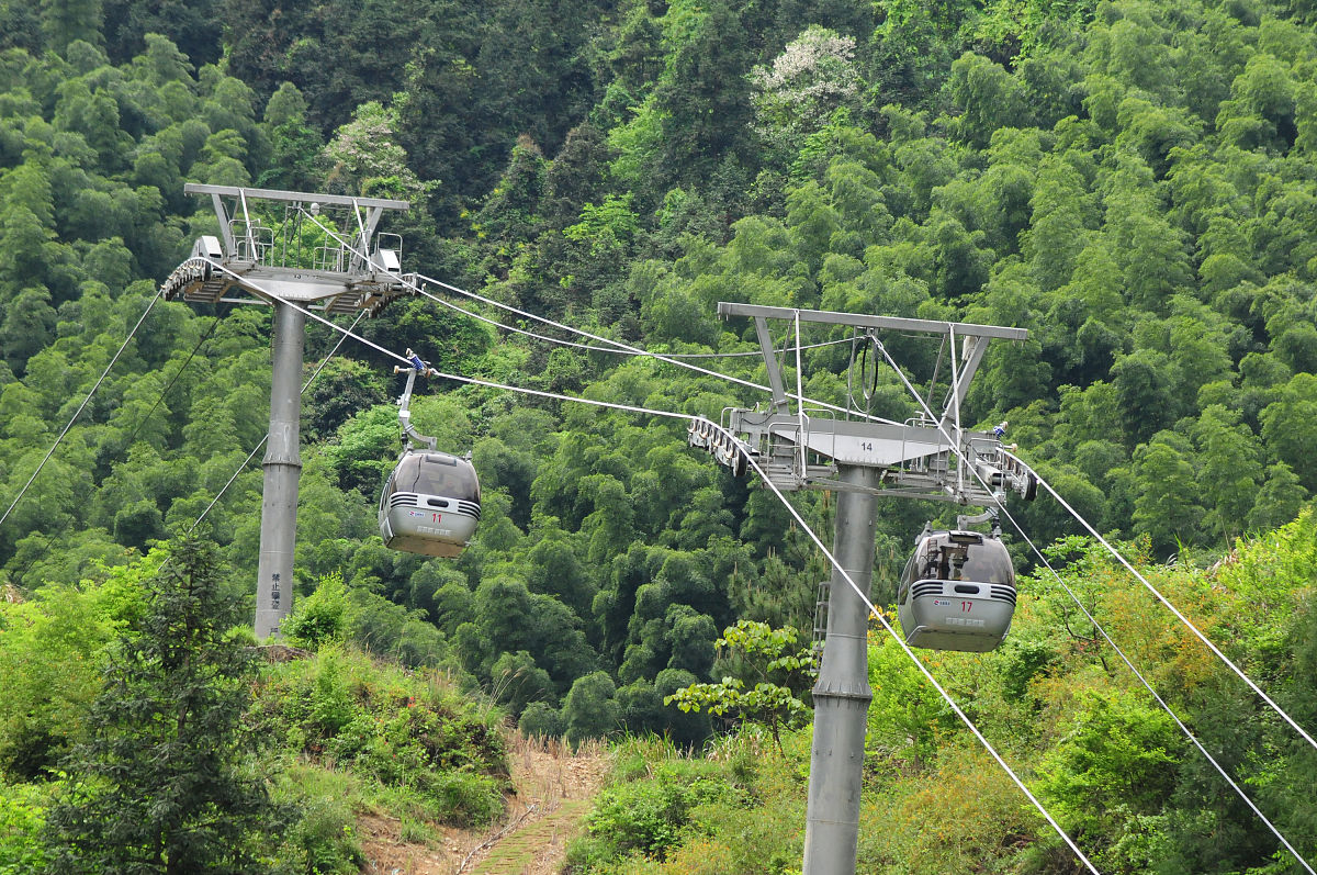 山地轨道运输：克服复杂地形挑战的高效运输方案