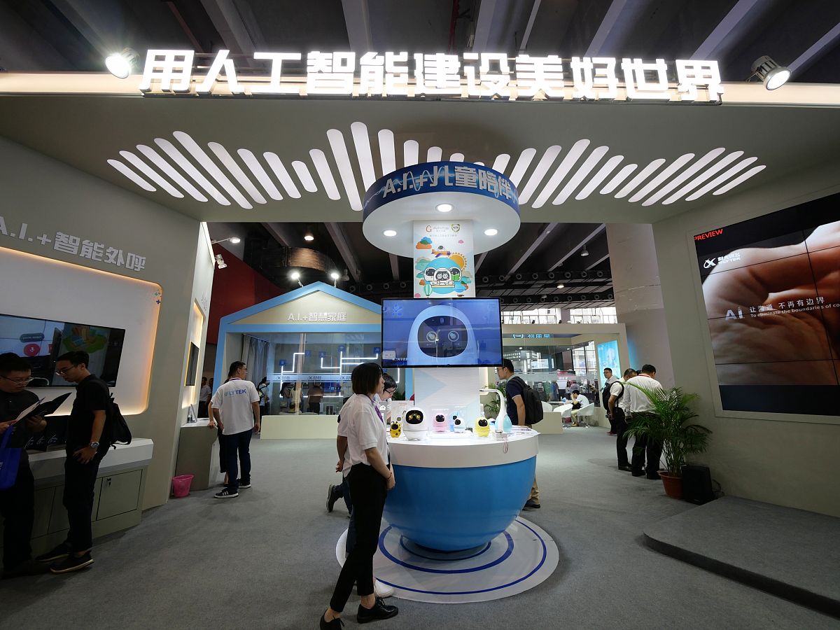 二次元女孩图片生成 - 人工智能助手