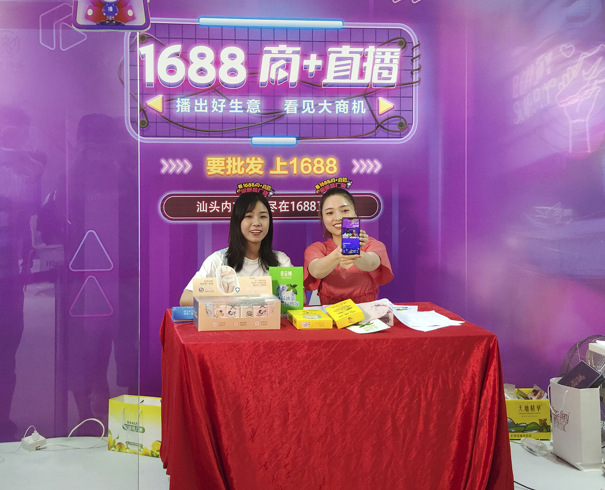 你将扮演新媒体专业大学生，解答此判断题：在直播过程中，主播不能重复提醒将要开启的直播抽奖环节。