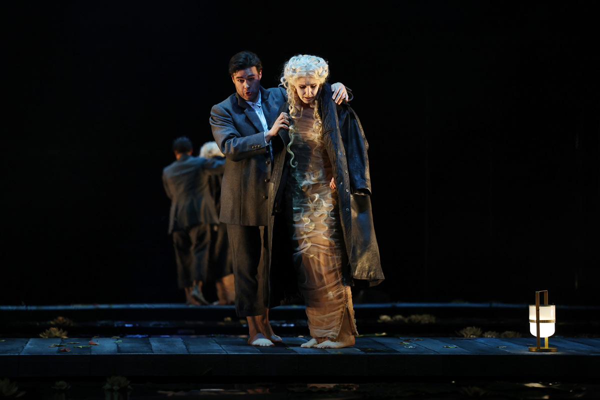 歌剧演员与作曲家对话：探寻音乐创作与歌剧的意义